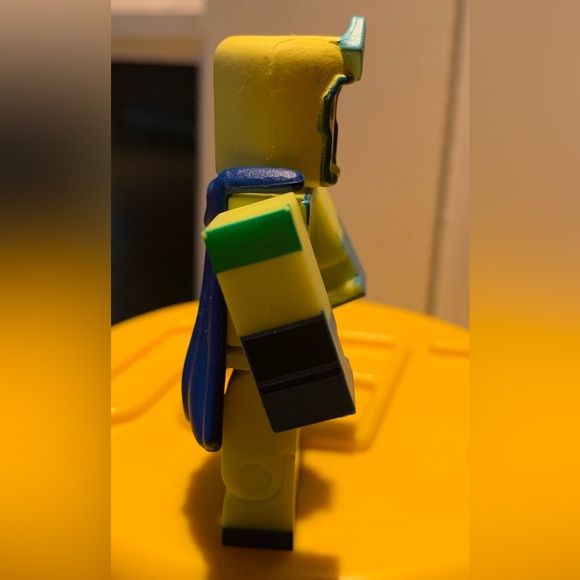 Roblox Heroes of Robloxia: Citrus Crusher Kinetic Figure - Picture 4 of 6